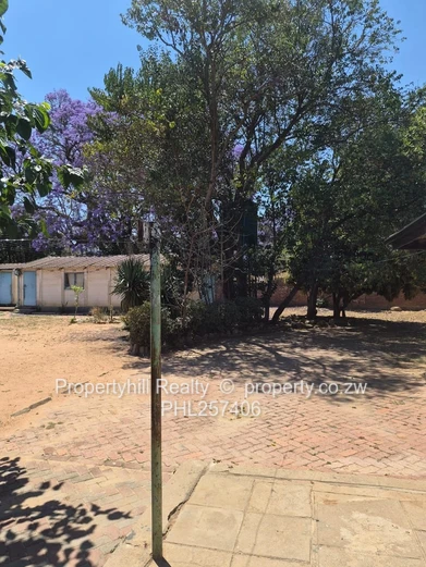 Chadcombe 3-Bed: Large Garden & Borehole