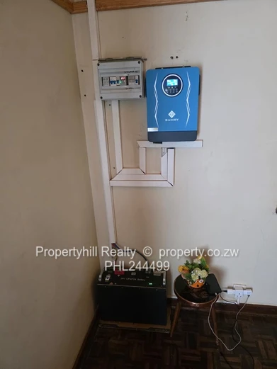 Manningdale 2-Bed with a Non Functional  Pool, Borehole & Large Garden (Sole Mandate)