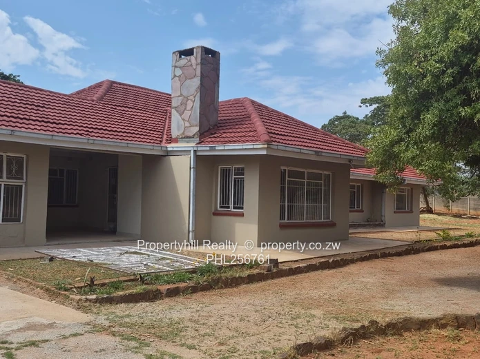 4-Bed Family Home On 5000m² With Borehole (Sole Mandate)