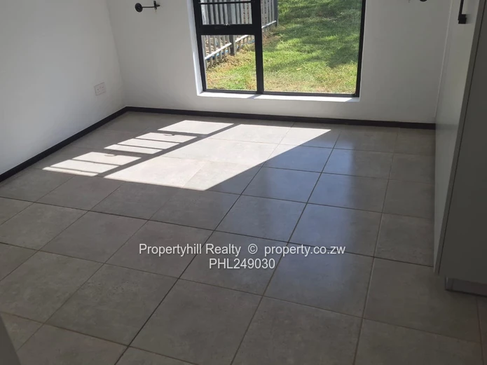 Bright 2-Bed Flat with Garden & Borehole, Aspindale (Sole Mandate)
