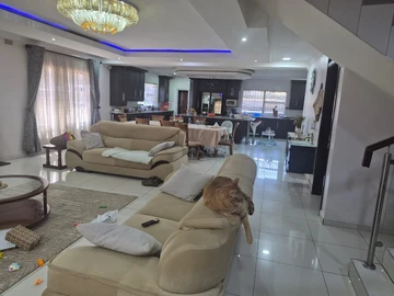 6 Bedroom House