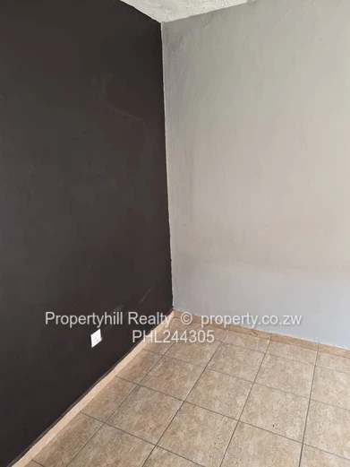 Harare CBD Avenues: 2-Bed Flat 80sqm — Borehole & Paved Yard (Sole Mandate)