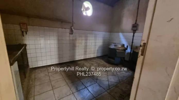 Vacant Large Warehouse  And Coldrooms/ Storage Space Available Tolet (Sole Mandate)