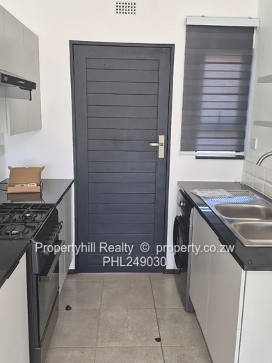 Bright 2-Bed Flat with Garden & Borehole, Aspindale (Sole Mandate)