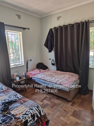 Chadcombe 3-Bed: Large Garden & Borehole