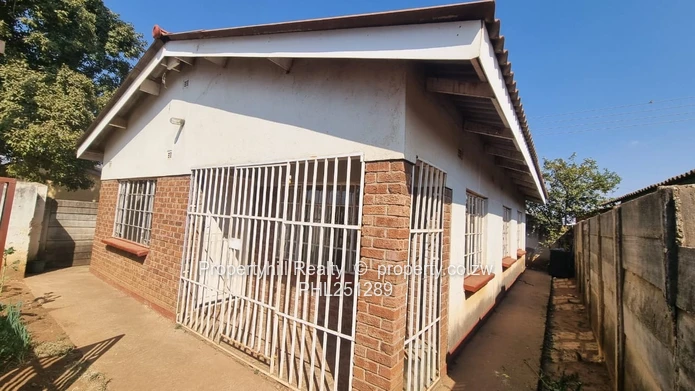 3-Bed Brick Home with Burglar Bars in Crowborough (Sole Mandate)