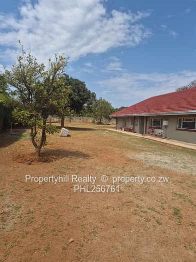 4-Bed Family Home On 5000m² With Borehole (Sole Mandate)