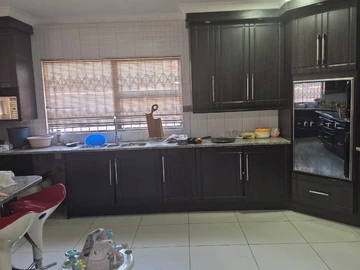 6 Bedroom House