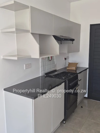 Bright 2-Bed Flat with Garden & Borehole, Aspindale (Sole Mandate)