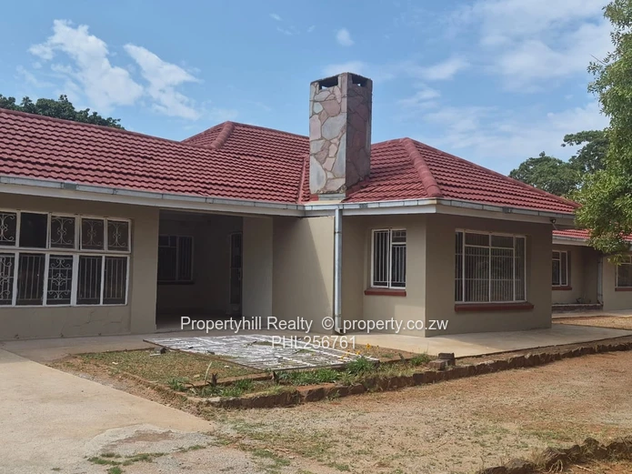 4-Bed Family Home On 5000m² With Borehole (Sole Mandate)