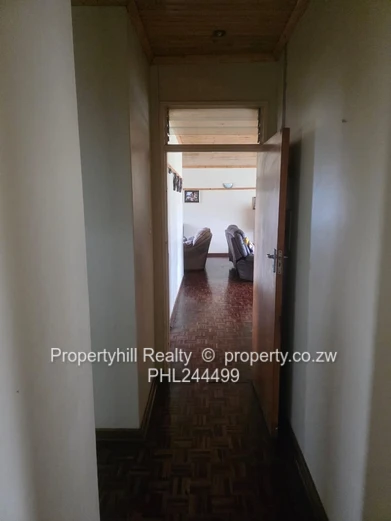 Manningdale 2-Bed with a Non Functional  Pool, Borehole & Large Garden (Sole Mandate)