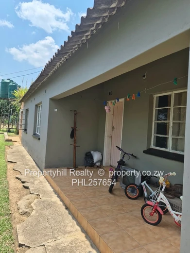 Greendale 3 bedroomed house & 2 bedroomed Cottage (Sole Mandate)