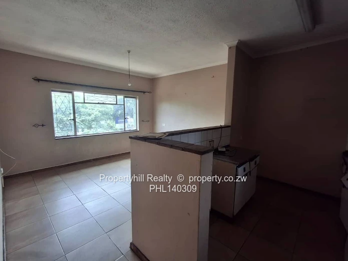 Charming 1-Bedroom Flat in Avenues with Borehole Access!