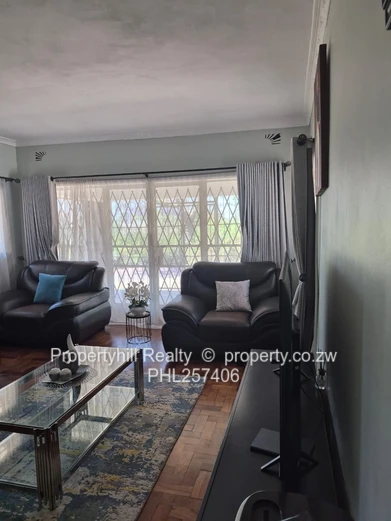 Chadcombe 3-Bed: Large Garden & Borehole