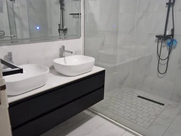 3 Bedroom Flat & Apartment